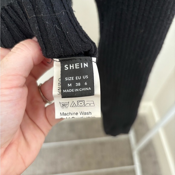 SHEIN Ribbed Cropped Turtleneck - Picture 3 of 4